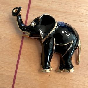 Large black and gold elephant brooch - vintage